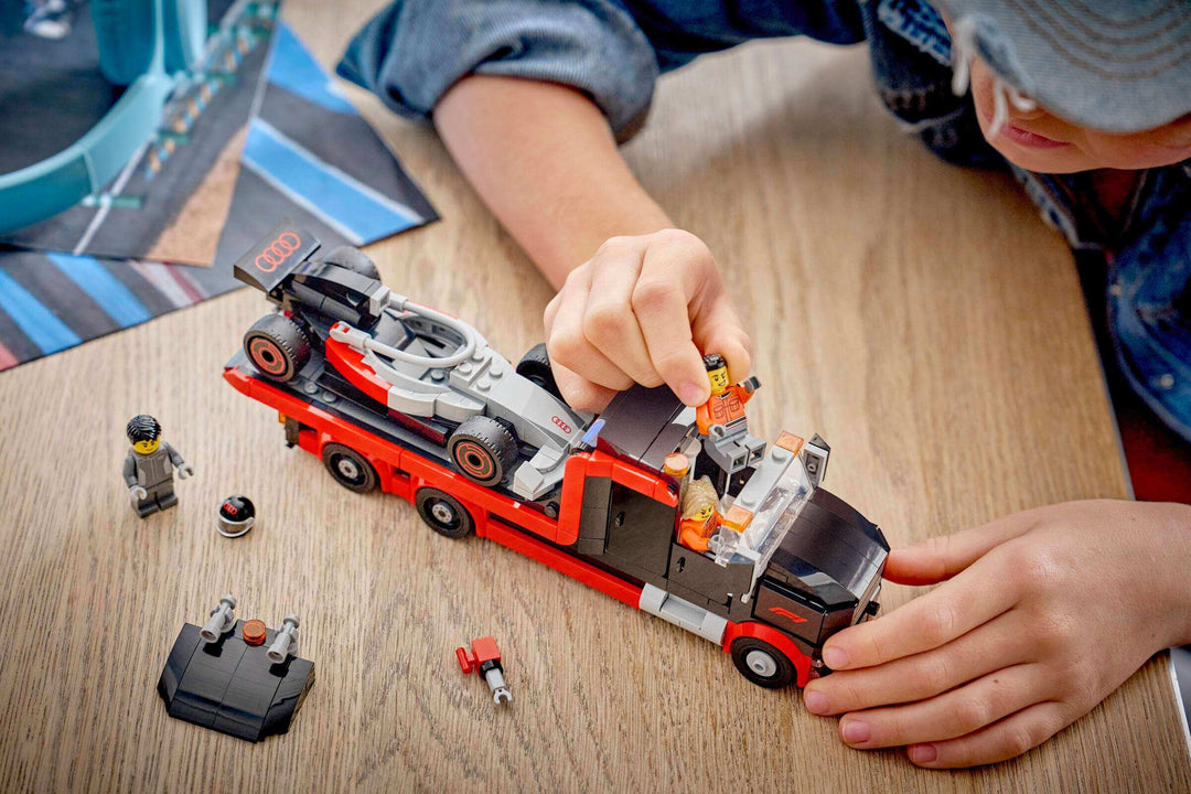 60493 F1¨ Display Truck with Audi F1¨ Race Car