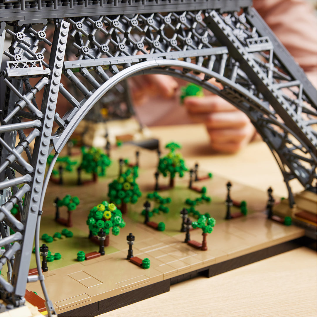 10307 Eiffel Tower – Box Of Bricks